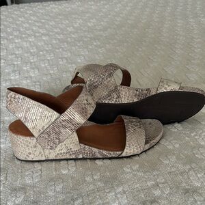 Women's Snakeskin Pattern Sandals